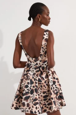 Robe de bal courte structurée en satin de viscose à imprimé animal