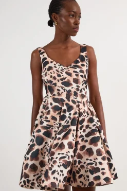 Robe de bal courte structurée en satin de viscose à imprimé animal