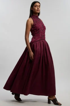 Robe De Bal En Taffetas Ornée De Broderie Cornelli