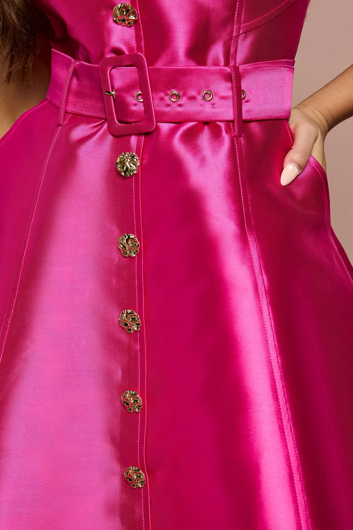 Robe de Bal Petite Boutonnée avec Ceinture