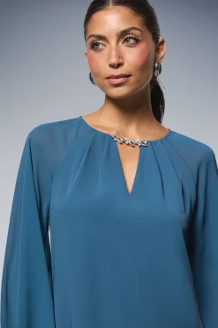 Robe de Cérémonie Ornée en Mousseline Coupe Droite
