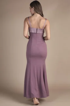 Robe de Demoiselle d'Honneur Ajustée à Bretelles avec Finitions Satin