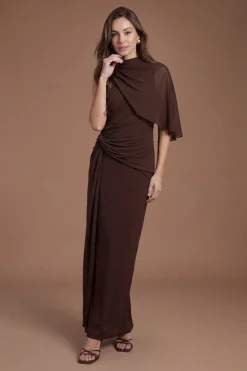 Robe De Demoiselle D'honneur Drapée À Col Montant De La Collection Contour