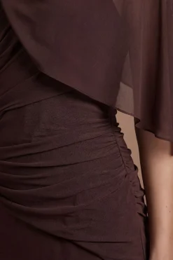 Robe De Demoiselle D'honneur Drapée À Col Montant De La Collection Contour