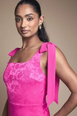Robe De Demoiselle D'honneur En Jacquard Satin À Encolure Carrée Et Épaules Nouées En Mousseline
