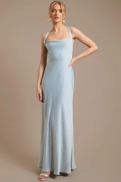 Robe De Demoiselle D'honneur Longue En Satin Bleu Clair Avec Bretelles Croisées Et Dos Noué