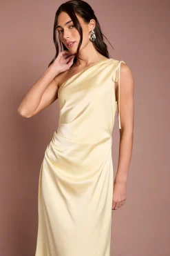 Oasis Robe De Demoiselle D'honneur Longue En Satin Jaune Beurre À Une Épaule Avec Détail Froncé Sur Le Côté<Femme Robes Demoiselles D'Honneur|Satin Et Dentelle