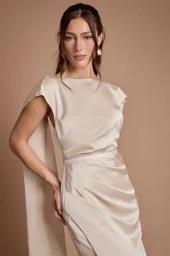 Robe De Demoiselle D'honneur Longue En Satin Drapé Avec Nœud Dans Le Dos