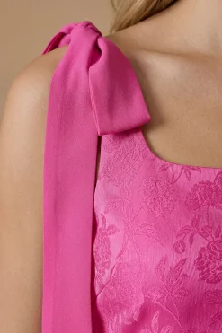 Robe De Demoiselle D'honneur Longue En Jacquard Satin À Encolure Carrée Et Épaules Nouées En Mousseline Rose Vif Petite
