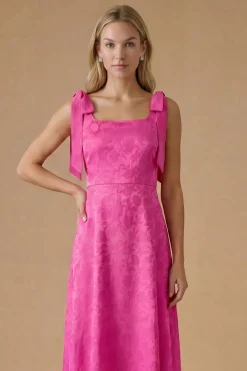 Robe De Demoiselle D'honneur Longue En Jacquard Satin À Encolure Carrée Et Épaules Nouées En Mousseline Rose Vif Petite