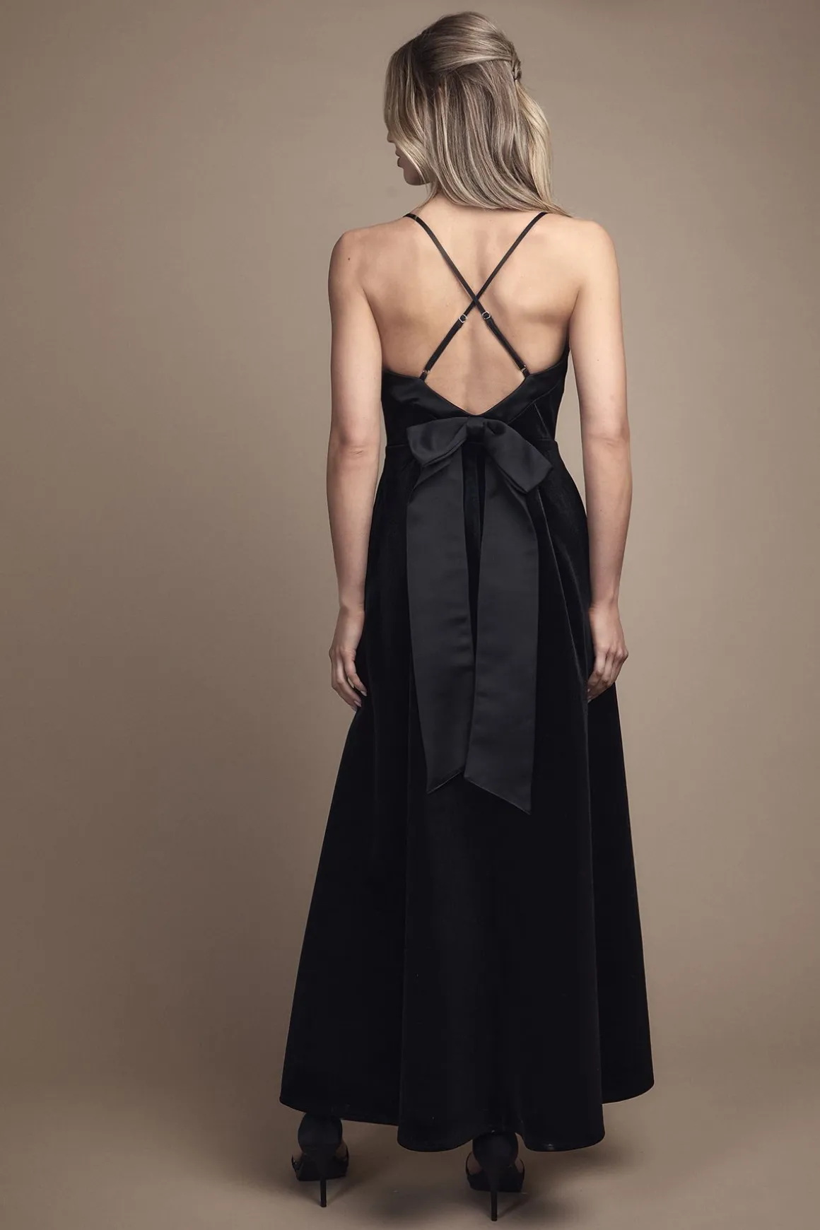 Robe de Demoiselle d'Honneur Mi-Longue en Satin à Bretelles Nouées et Col Drapé