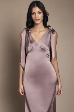 Robe de Demoiselle d'Honneur Maxi Coast Honoured Petite en Crêpe Satiné à Col V et Épaules Nouées