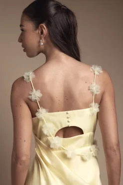 Robe de Demoiselle d'Honneur Maxi à Bretelles avec Col Drapé et Détail Floral