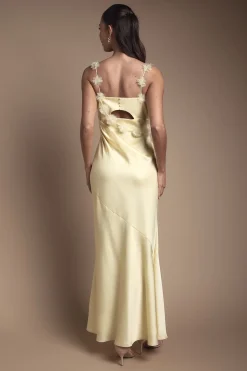 Robe de Demoiselle d'Honneur Maxi à Bretelles avec Col Drapé et Détail Floral