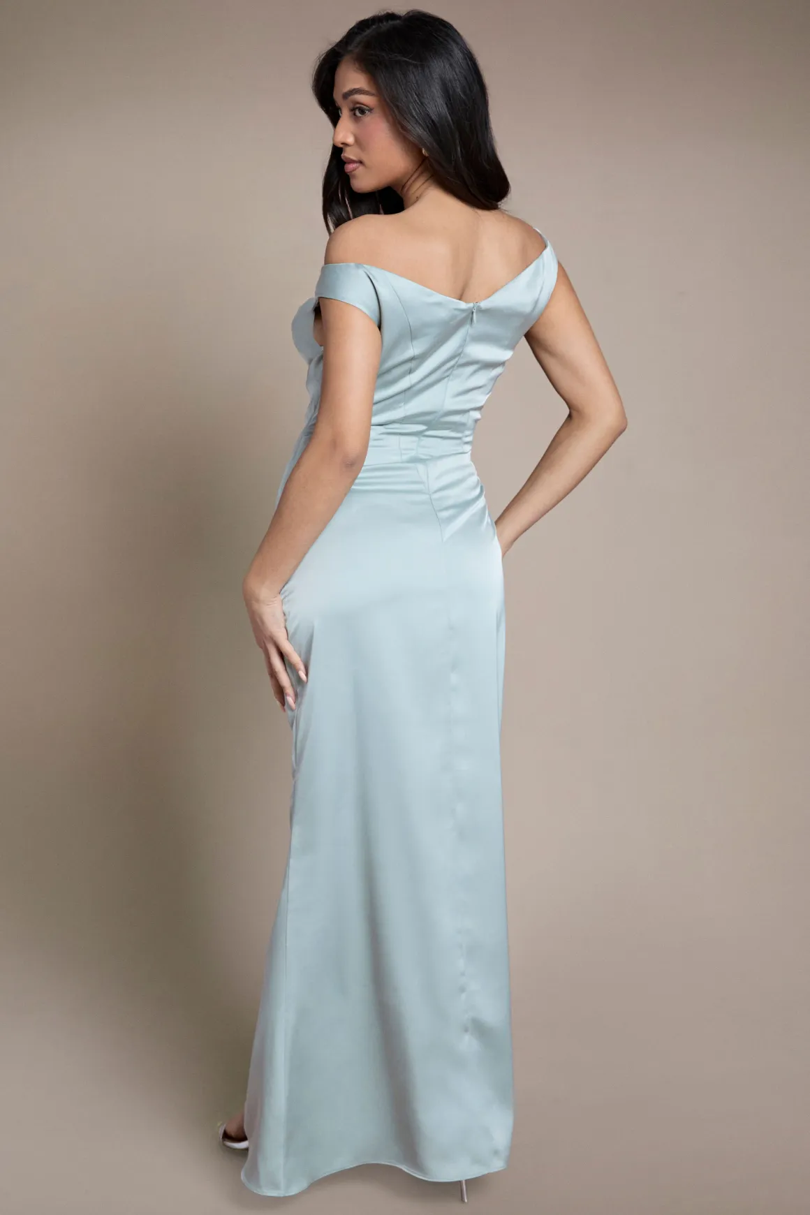 Robe De Demoiselle D'honneur Maxi Bardot En Satin Avec Détail Froncé À La Taille Petite