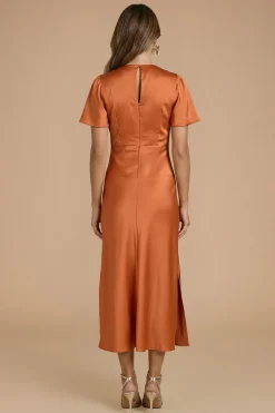 Robe De Demoiselle D'honneur Mi-longue En Satin Rouille À Manches Papillon Et Détail Torsadé Devant