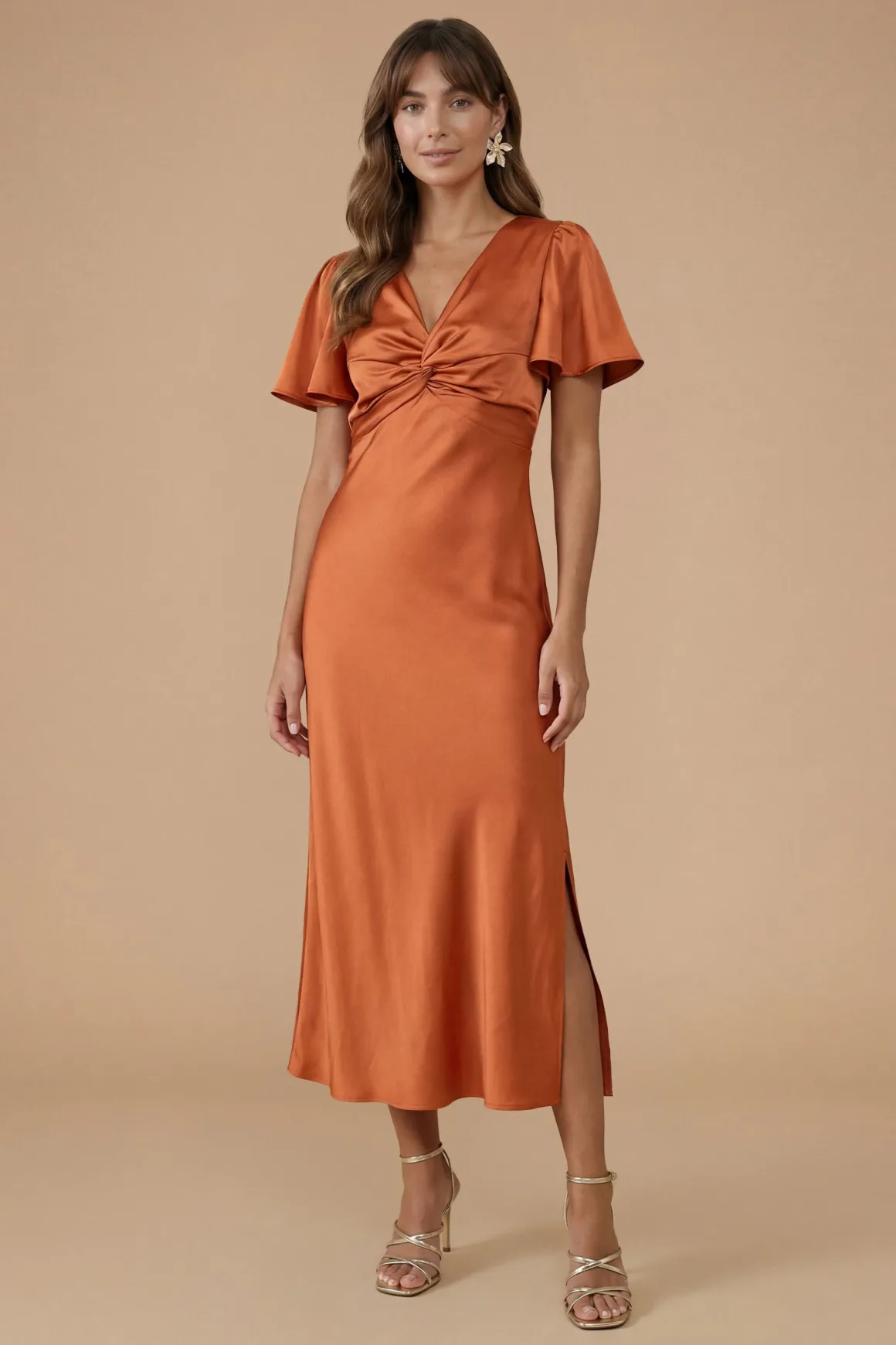 Robe De Demoiselle D'honneur Mi-longue En Satin Rouille À Manches Papillon Et Détail Torsadé Devant