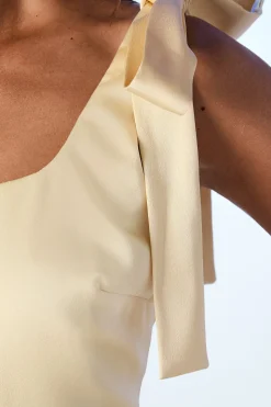 Robe De Demoiselle D'honneur Mi-longue En Satin Jaune Beurre À Bretelles Nouées