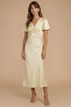 Robe De Demoiselle D'honneur Mi-longue En Satin Jaune Beurre À Manches Papillon Et Détail Torsadé Devant