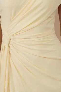 Robe De Demoiselle D'honneur À Épaule Tombante En Mesh