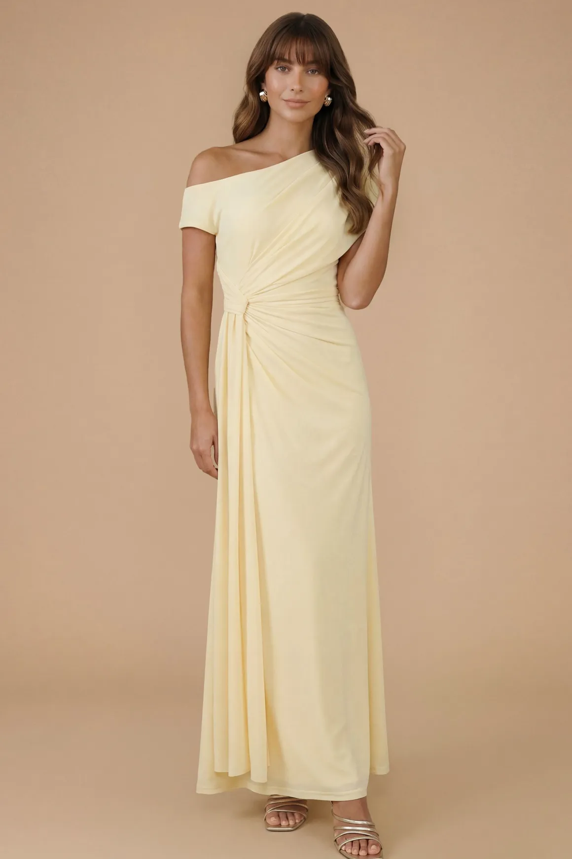 Robe De Demoiselle D'honneur À Épaule Tombante En Mesh