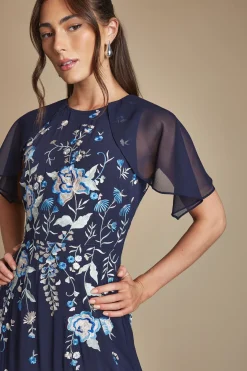 Robe De Demoiselle D'honneur À Volants Avec Cape Fleurie Brodée Et Traîne
