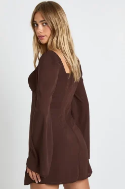 Robe de laitière avec détail de bonnet en dentelle