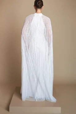 Robe De Mariée Avec Cape Ornée De Détails Linéaires