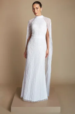 Robe De Mariée Avec Cape Ornée De Détails Linéaires
