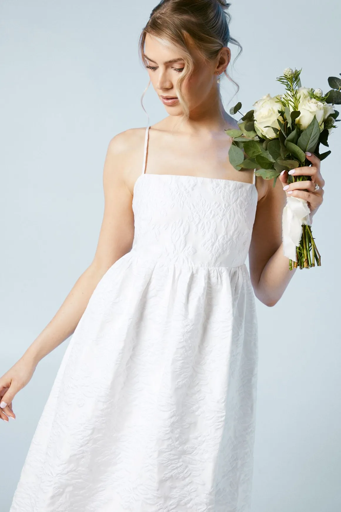 Robe de Mariée Babydoll à Bretelles Fines en Jacquard