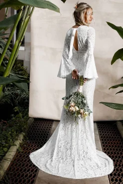 Robe de Mariée Bohème à Manches Évasées en Dentelle Stretch Coupe Sirène