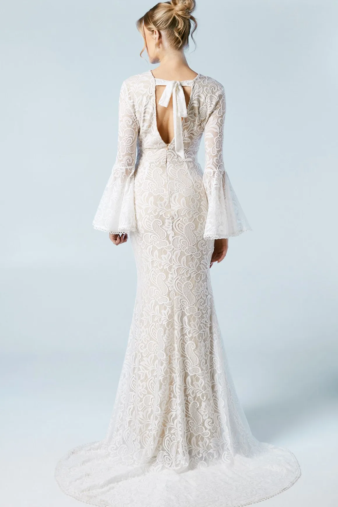 Robe de Mariée Bohème à Manches Évasées en Dentelle Stretch Coupe Sirène