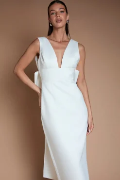 Robe De Mariée Coast Honoured Petite En Satin Structuré Avec Décolleté Plongeant Et Nœud Sculptural Au Dos