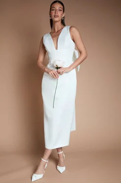 Robe De Mariée Coast Honoured Petite En Satin Structuré Avec Décolleté Plongeant Et Nœud Sculptural Au Dos