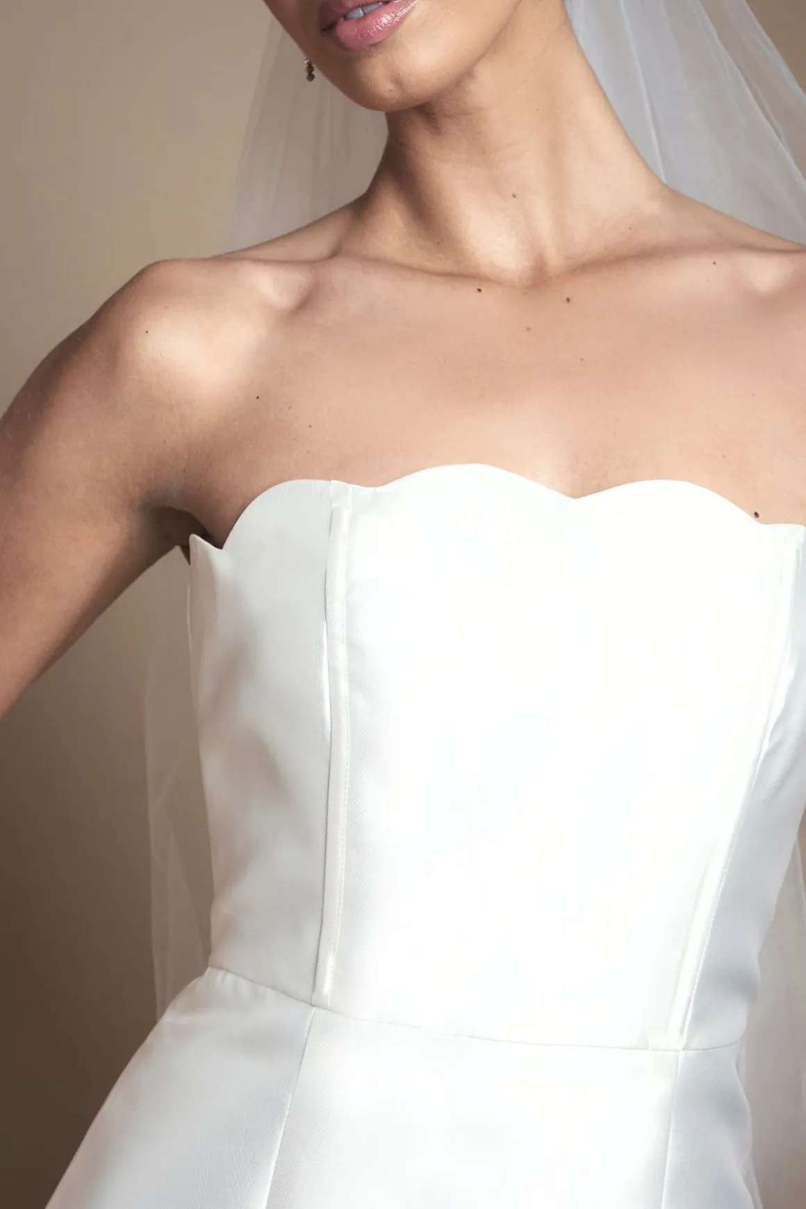 Robe de Mariée Colonne en Sergé avec Détail Festonné