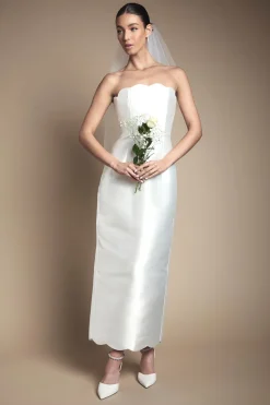 Robe de Mariée Colonne en Sergé avec Détail Festonné