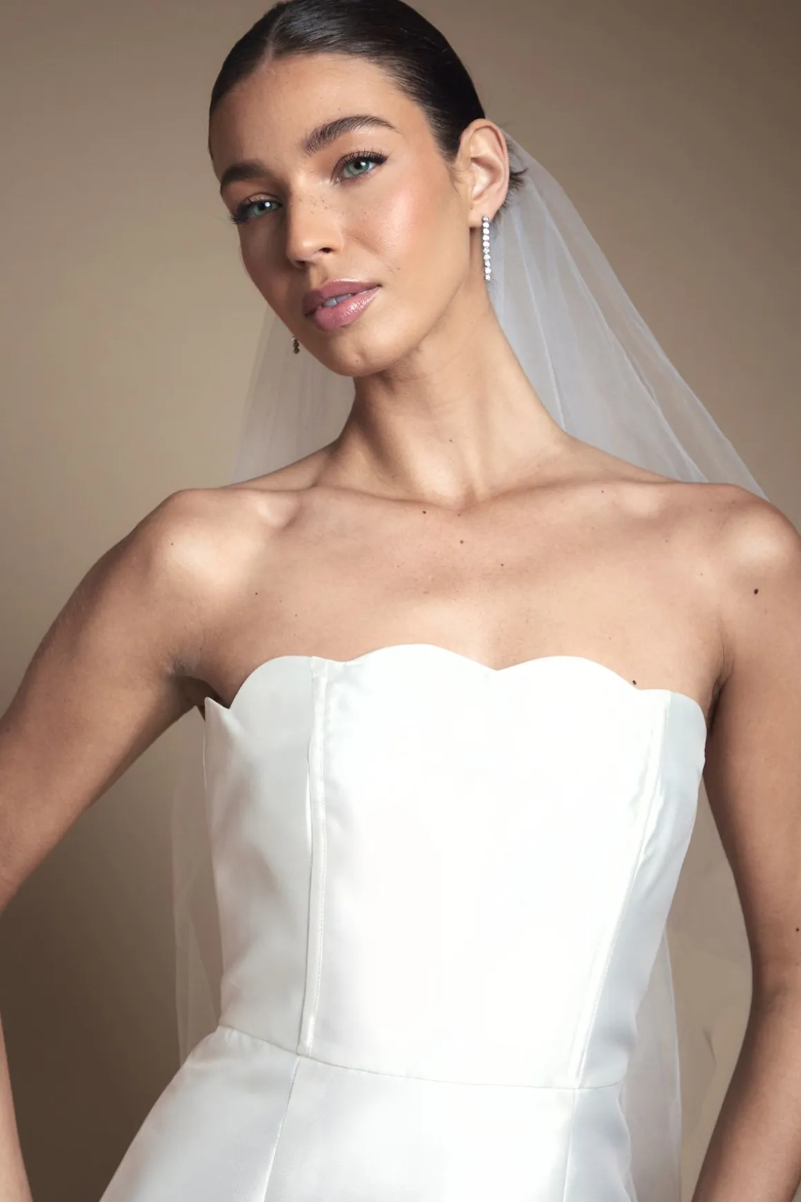 Robe de Mariée Colonne en Sergé avec Détail Festonné