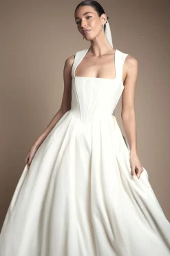 Robe de Mariée à Corsage et Jupe Ample