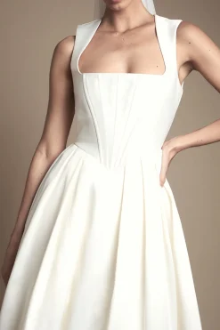Robe de Mariée à Corsage et Jupe Ample