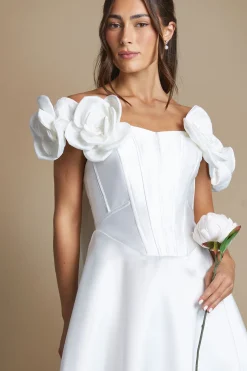 Robe De Mariée À Corsage Fleuri Avec Corset Et Jupe Volumineuse