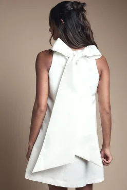 Robe de Mariée Courte en Satin Structurée avec Nœud
