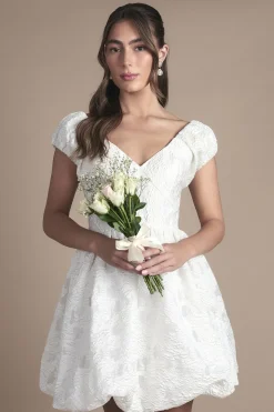 Robe de Mariée Courte Texturée à Décolleté Cœur