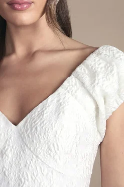 Robe de Mariée Courte Texturée à Décolleté Cœur