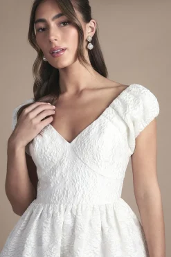 Robe de Mariée Courte Texturée à Décolleté Cœur