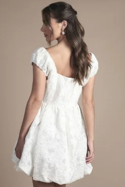 Robe de Mariée Courte Texturée à Décolleté Cœur