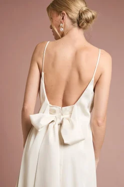 Robe De Mariée Décolleté En V À Bretelles