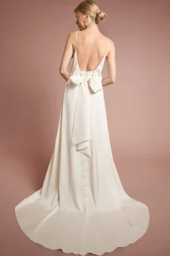 Robe De Mariée Décolleté En V À Bretelles