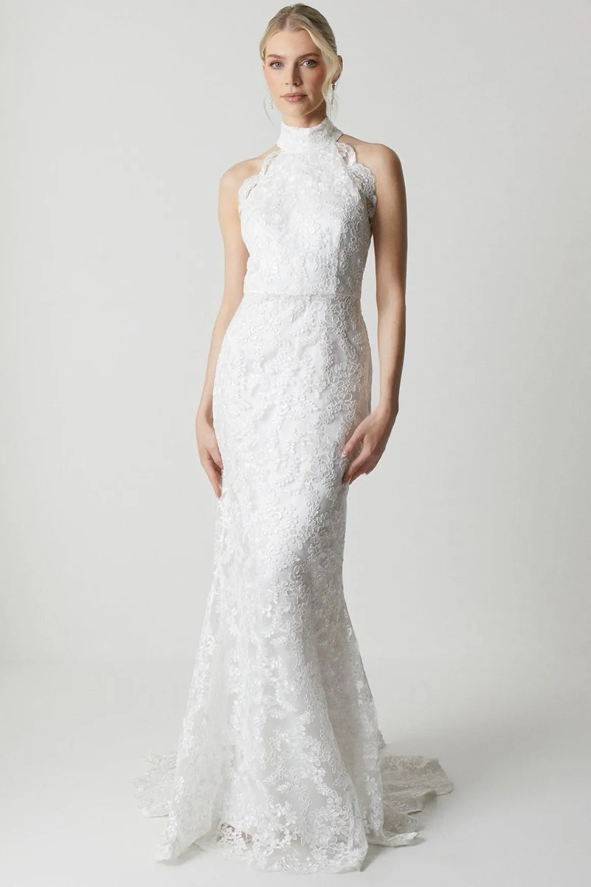 Robe de Mariée en Dentelle Brodée à Col Montant Avec Traîne