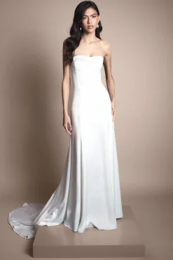 Robe De Mariée En Satin Bustier Cœur Avec Traîne Flottante