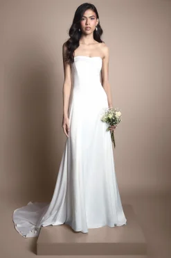 Robe De Mariée En Satin Bustier Cœur Avec Traîne Flottante